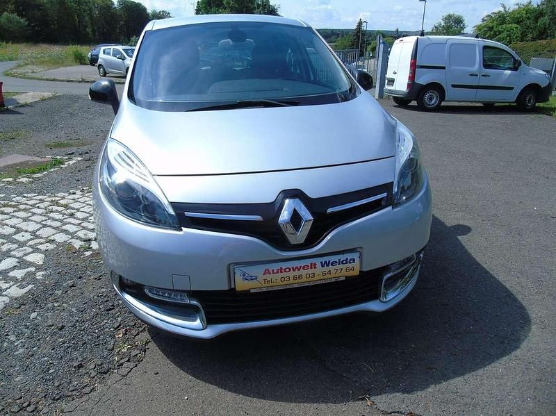 Platingrau Gebraucht 2013 Renault Scénic III Bose Edition Van / Kleinbus | 6.999 € (Teuer) - Bild 1/4