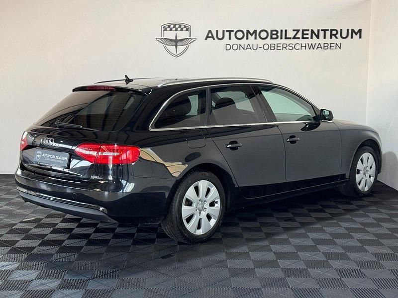 Gebraucht Audi A4 Attraction 143 PS (105 kW) 2012 Schwarz Kombi