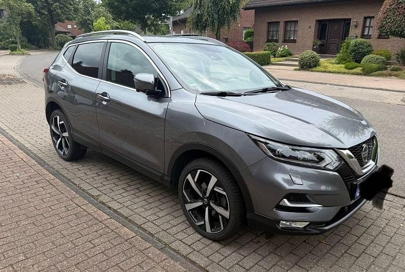 Grau Gebraucht 2019 Nissan Qashqai Tekna SUV | 15.950 € (Fairer Preis) - Bild 1/4