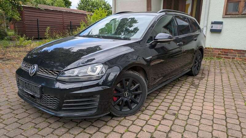 Schwarz Gebraucht 2015 VW Golf VII GTD Kombi | 10.990 € (Fairer Preis) - Bild 1/4
