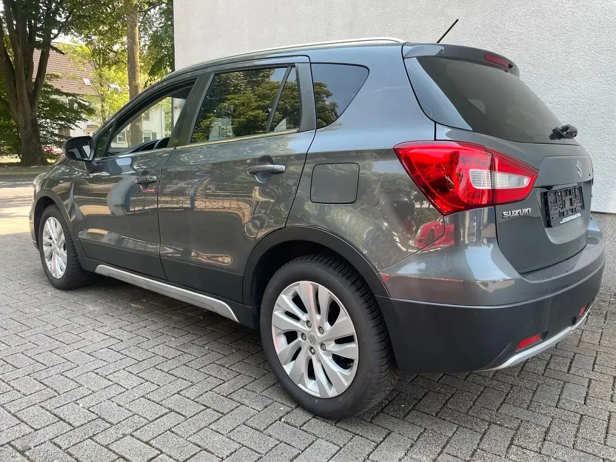Gebraucht Suzuki SX4 S-Cross 140 PS (102 kW) 2019 Grau SUV