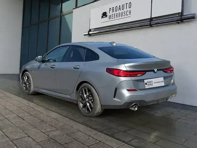Gebraucht BMW 218 M Sport 136 PS (100 kW) 2024 Frozen pure grey Coupé
