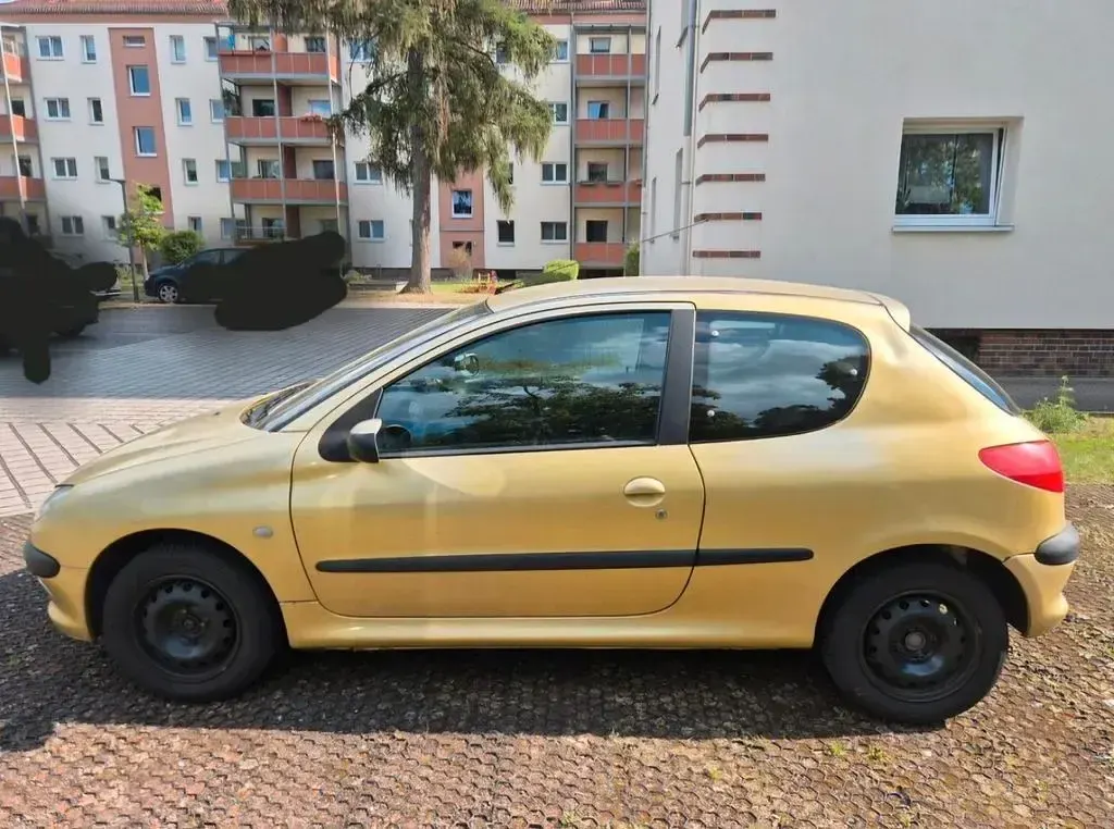 Gebraucht Peugeot 206 75 PS (55 kW) 2002 Gold Limousine