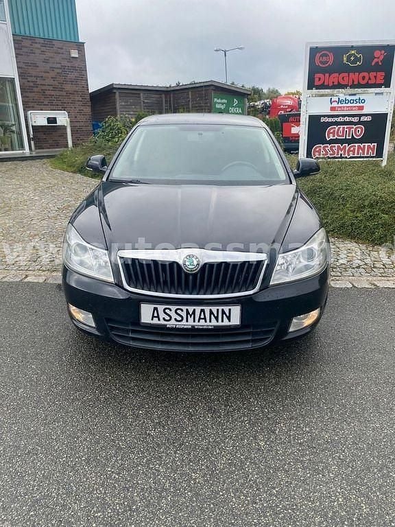 Schwarz Gebraucht 2010 Skoda Octavia Ambiente Kombi | 1.250 € (Superpreis) - Bild 1/4