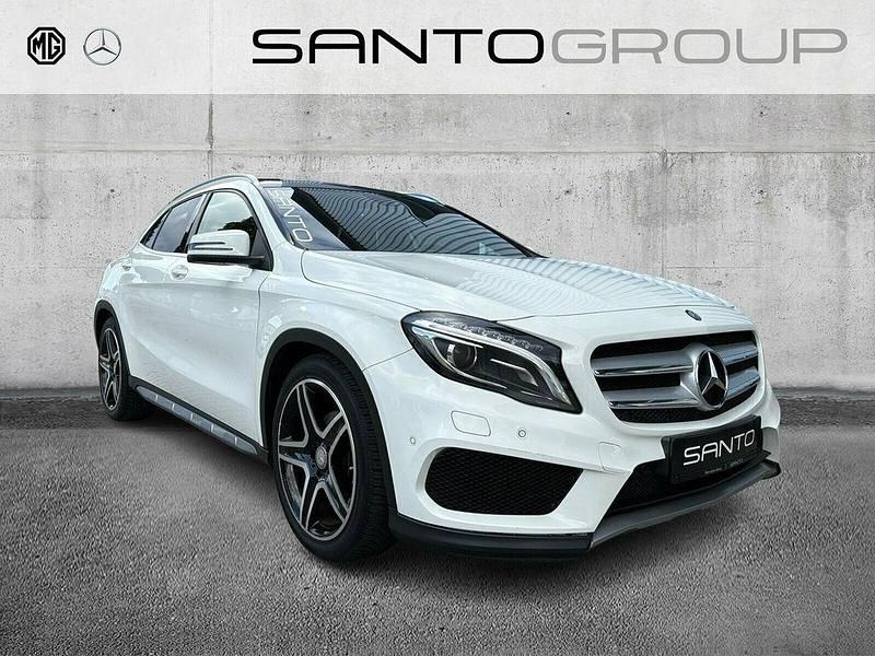 Weiß Gebraucht 2014 Mercedes GLA200 AMG line SUV | 20.890 € (Etwas zu teuer) - Bild 1/4