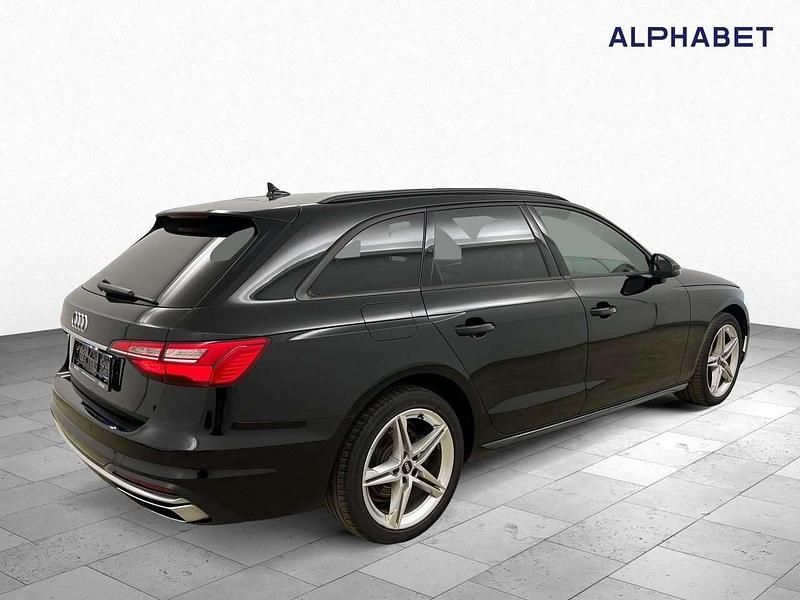 Gebraucht Audi A4 Advanced 204 PS (150 kW) 2022 Mythosschwarz Kombi