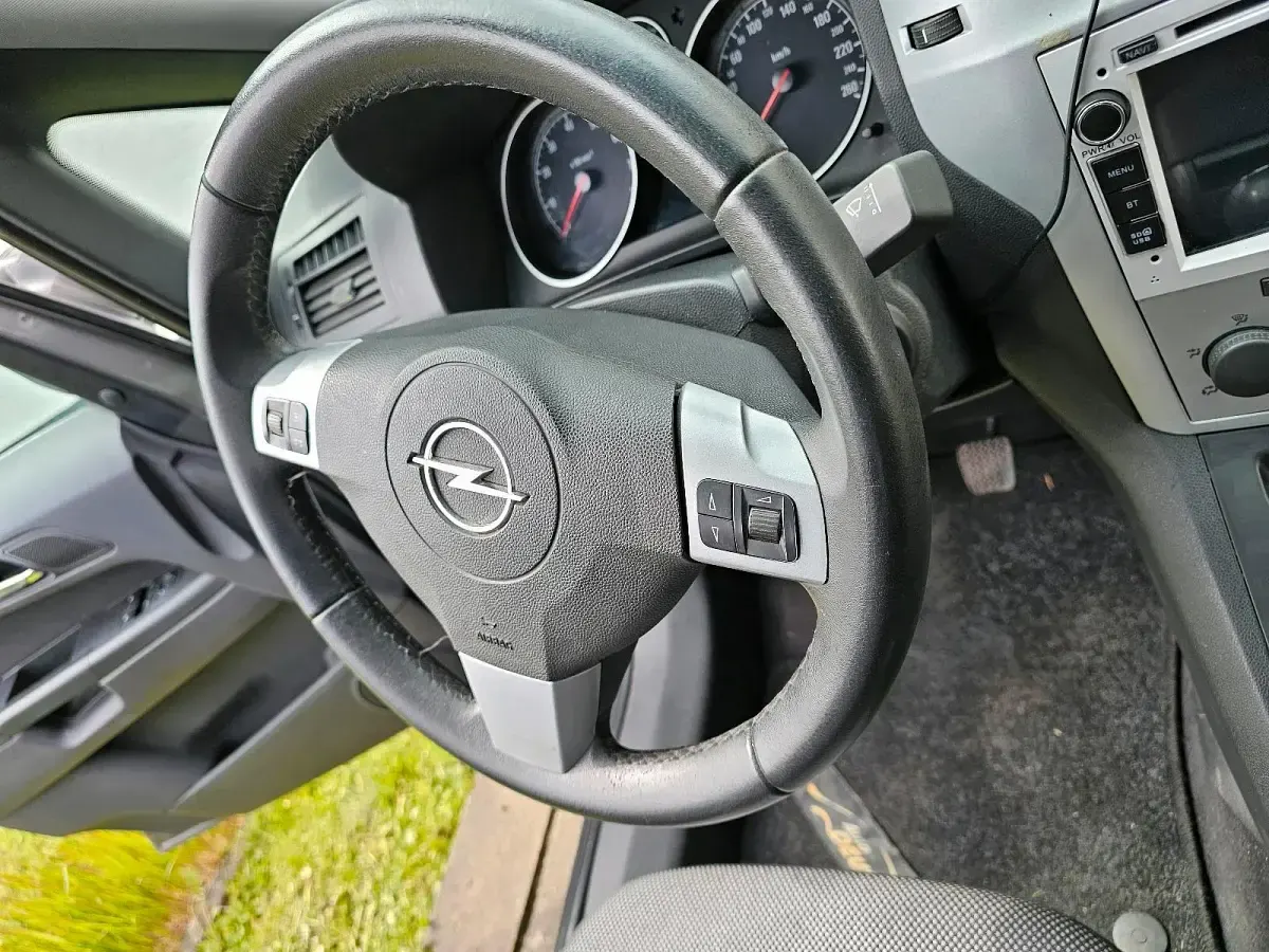 Gebraucht Opel Zafira 140 PS (102 kW) 2009 Andere farben Van / Kleinbus