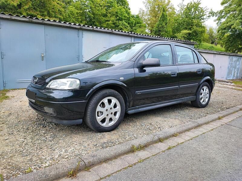 Schwarz Gebraucht 2002 Opel Astra Limousine | 1.980 € (Fairer Preis) - Bild 1/4