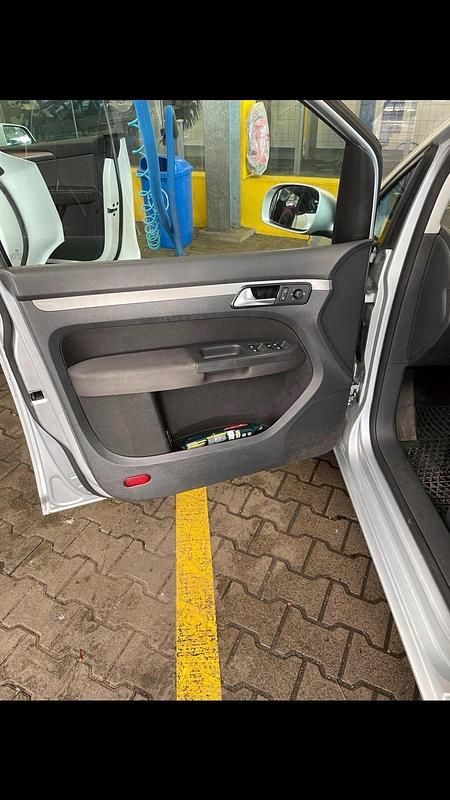 Gebraucht VW Touran 105 PS (77 kW) 2008 Silber Van / Kleinbus