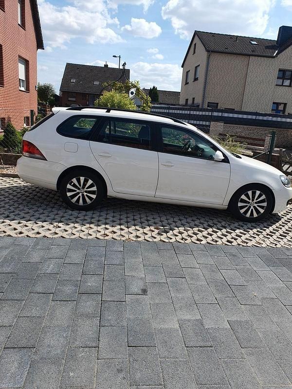 Gebraucht VW Golf V Trendline 105 PS (77 kW) 2009 Weiß Kombi