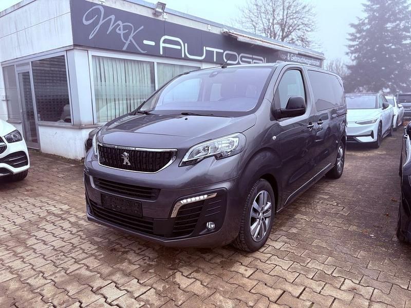 Grau Gebraucht 2022 Peugeot Traveller Active Van / Kleinbus | 28.990 € (Etwas zu teuer) - Bild 1/4
