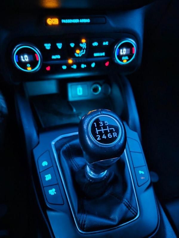 Gebraucht Ford Focus Trend 125 PS (91 kW) 2020 Weiß Kombi