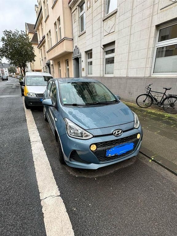 Blau Gebraucht 2017 Hyundai i10 Classic Kleinwagen | 5.800 € (Guter Preis) - Bild 1/4