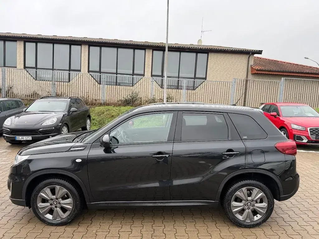 Gebraucht Suzuki Vitara Club 111 PS (81 kW) 2019 Schwarz SUV