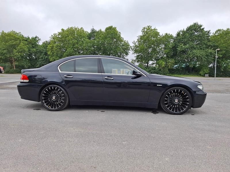 Gebraucht BMW 745 333 PS (244 kW) 2004 Schwarz Limousine
