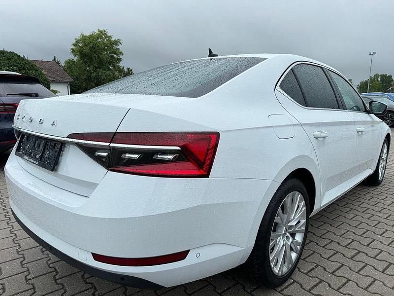 Gebraucht Skoda Superb Style 200 PS (147 kW) 2022 Weiß Limousine