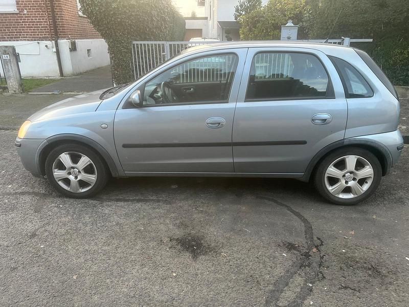 Gebraucht Opel Corsa 75 PS (55 kW) 2004 Silber Kleinwagen