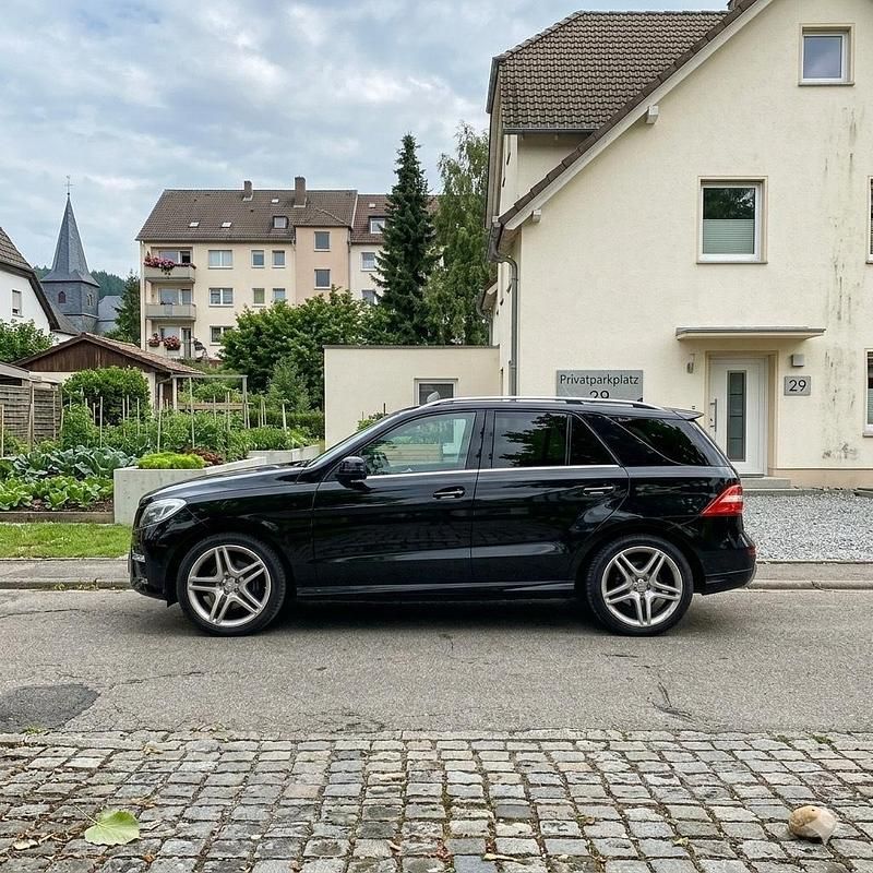 Gebraucht Mercedes ML350 258 PS (189 kW) 2013 Schwarz SUV