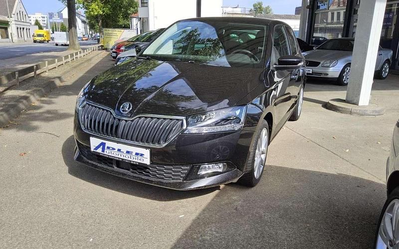 Schwarz (schwarzmagic perleffekt / schwarzmagic perleffek) Gebraucht 2019 Skoda Fabia Soleil Limousine | 12.998 € (Fairer Preis) - Bild 1/4