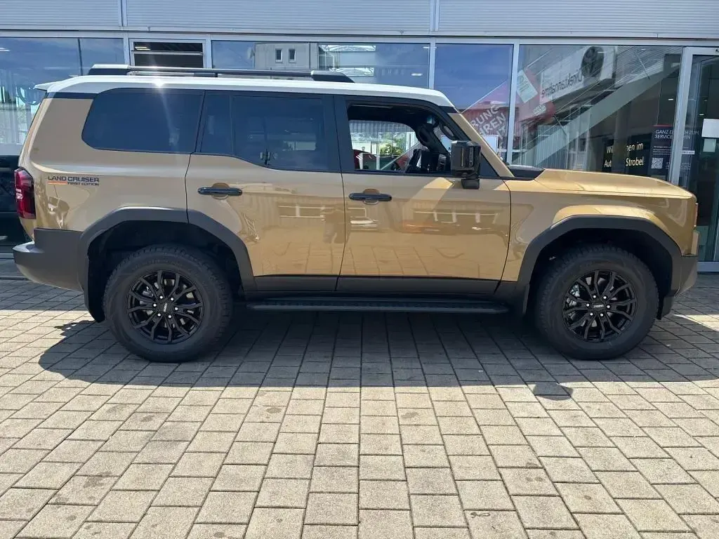 Gebraucht Toyota Land Cruiser Edition 205 PS (150 kW) 2024 Hell gold metallic SUV