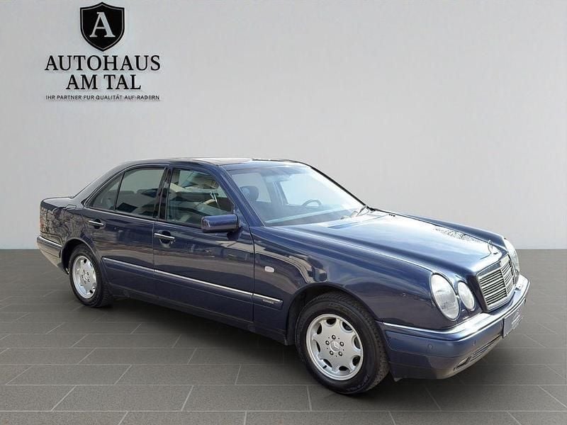 Gebraucht Mercedes E240 Elegance 170 PS (125 kW) 1998 Blau Limousine