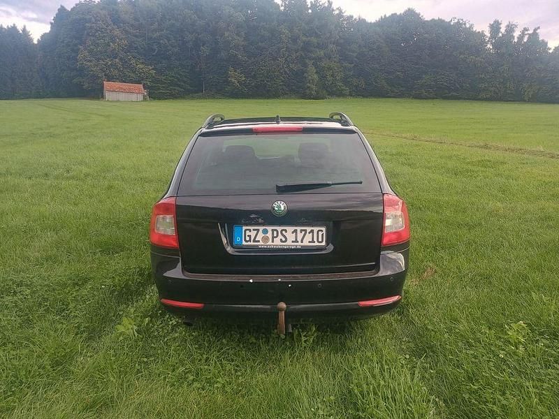 Gebraucht Skoda Octavia Family 140 PS (102 kW) 2012 Schwarz Kombi