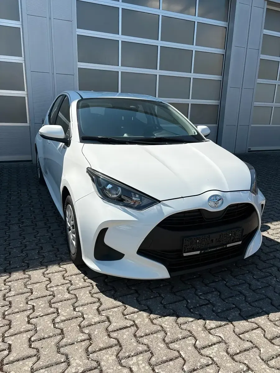 Gebraucht Toyota Yaris 72 PS (52 kW) 2022 Weiß Kleinwagen
