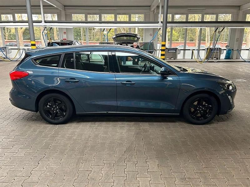 Gebraucht Ford Focus Cool & Connect 120 PS (88 kW) 2021 Blau Limousine