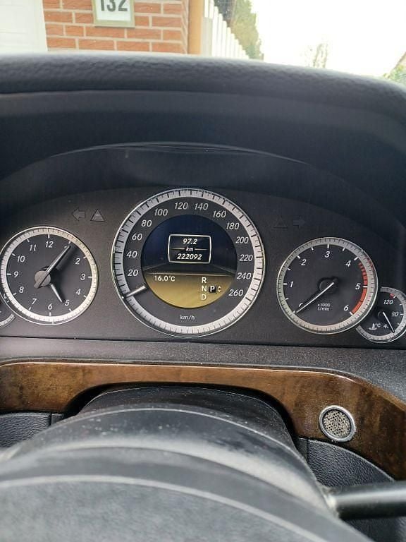 Second-hand Mercedes E300 Elegance 231 CP (169 kW) 2012 Argintiu Berlinǎ