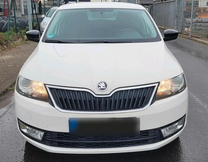 Gebraucht Skoda Rapid Style 105 PS (77 kW) 2014 Weiß Kleinwagen