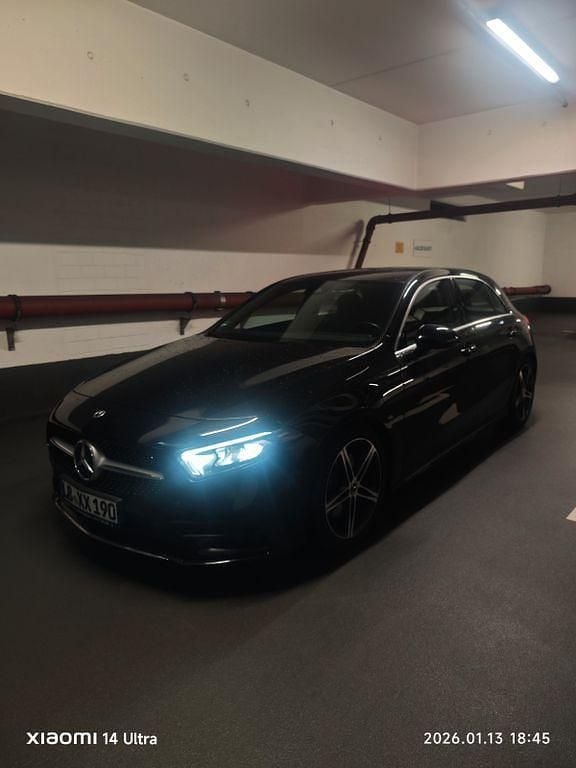 Schwarz Gebraucht 2019 Mercedes A220 AMG line Limousine | 22.999 € (Guter Preis) - Bild 1/4