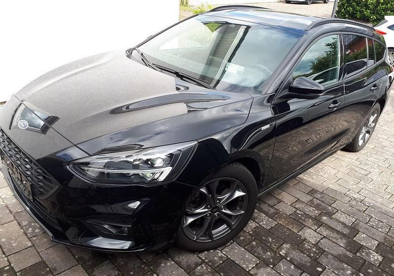 Gebraucht Ford Focus ST-Line 120 PS (88 kW) 2022 Schwarz Kombi