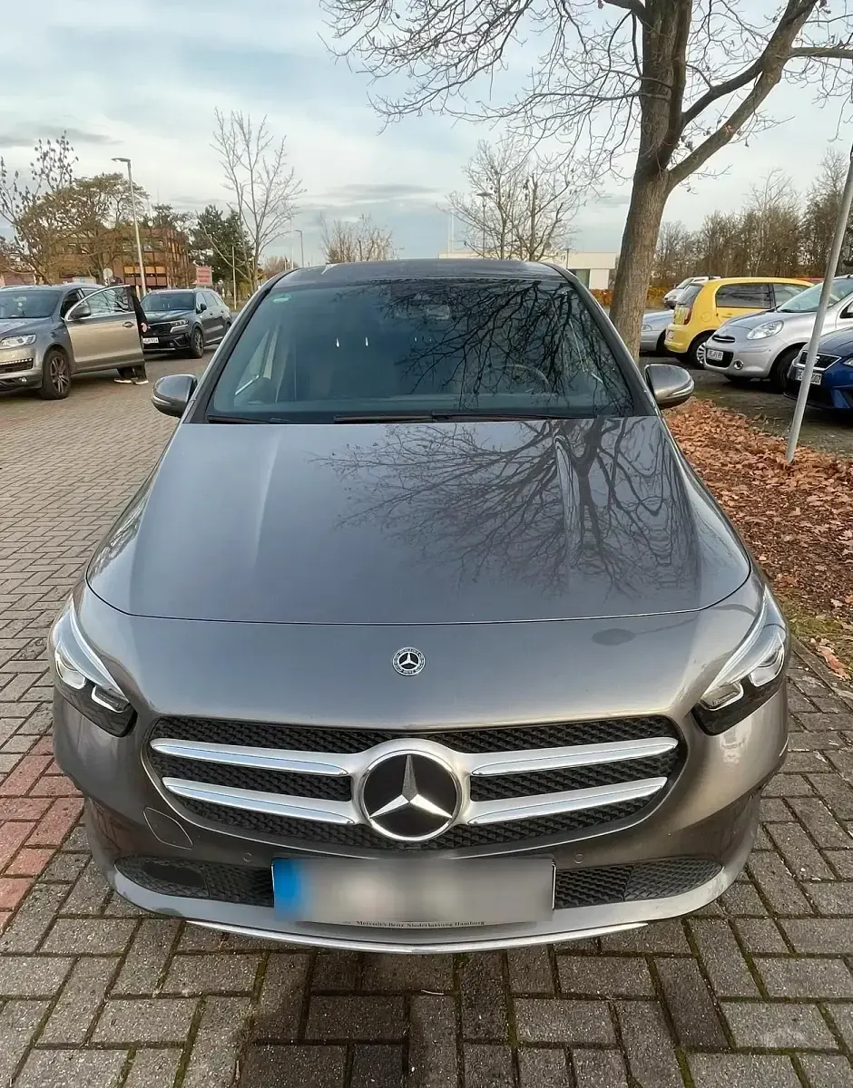 Gebraucht Mercedes B180 116 PS (85 kW) 2019 Silber Kleinwagen
