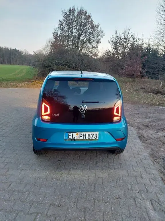 Second-hand VW up! Style 60 CP (44 kW) 2020 Albastru Hatchback