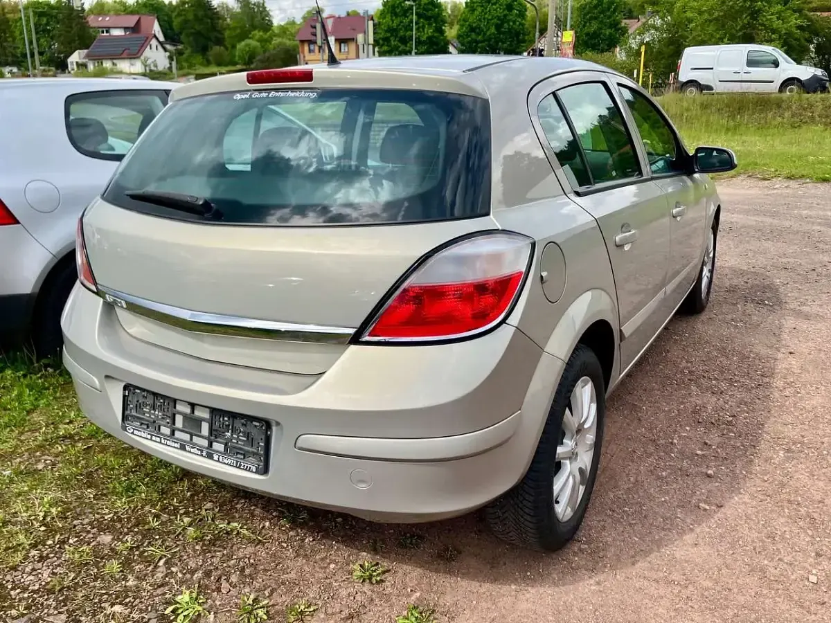 Gebraucht Opel Astra Edition 90 PS (66 kW) 2005 Pannacotta m2 Kleinwagen
