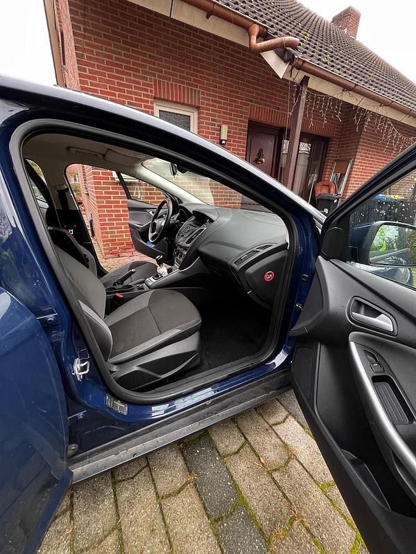 Gebraucht Ford Focus 105 PS (77 kW) 2013 Blau Kombi