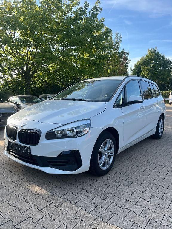Weiß Gebraucht 2018 BMW 218 Gran Tourer Advantage Van / Kleinbus | 11.999 € (Guter Preis) - Bild 1/4