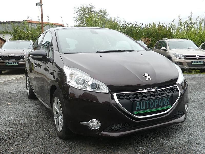 Gebraucht Peugeot 208 Active 95 PS (69 kW) 2012 Schwarz Kleinwagen