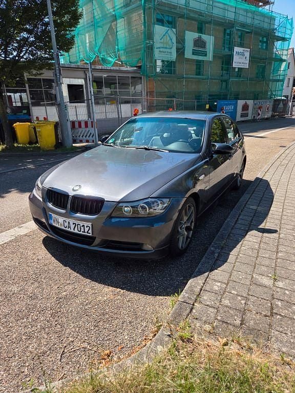 Grau Gebraucht 2006 BMW 320 Limousine | 2.200 € (Superpreis) - Bild 1/4