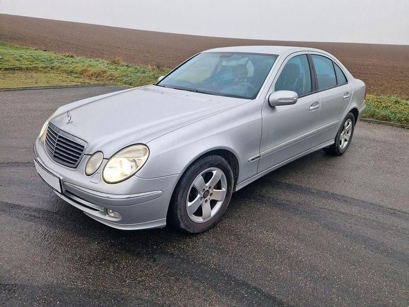 Silber Gebraucht 2002 Mercedes E240 Limousine | 1.999 € (Superpreis) - Bild 1/4