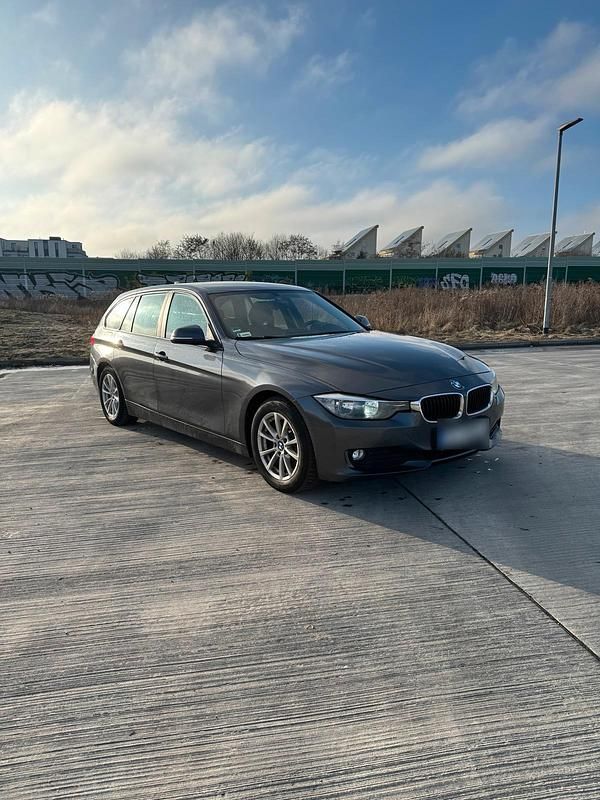 Gebraucht BMW 320 163 PS (119 kW) 2013 Grau Kombi