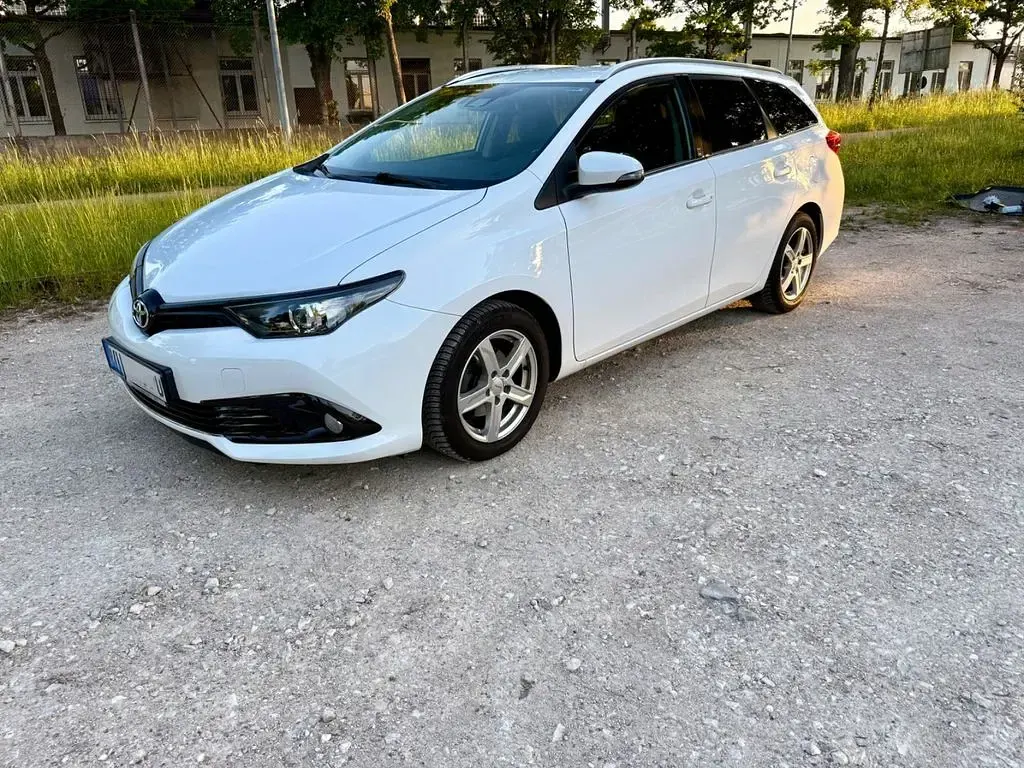 Gebraucht Toyota Auris 116 PS (85 kW) 2019 Weiß Kleinwagen
