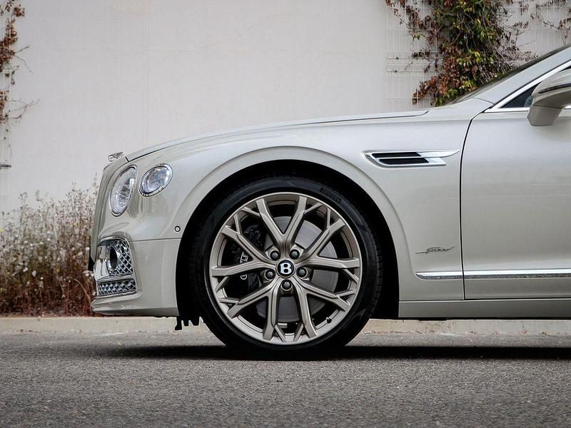 Gebraucht Bentley Flying Spur 635 PS (467 kW) 2023 Beige Limousine