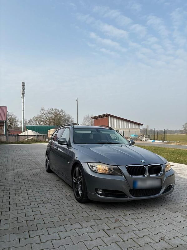 Gebraucht BMW 318 143 PS (105 kW) 2009 Grau Kombi
