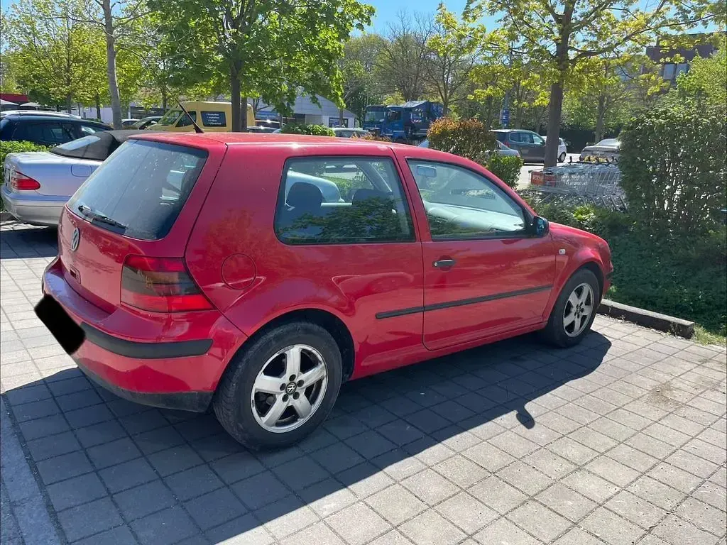 Używany VW Golf IV 75 KM (55 kW) 2001 Czerwony Sedan/Limuzyna