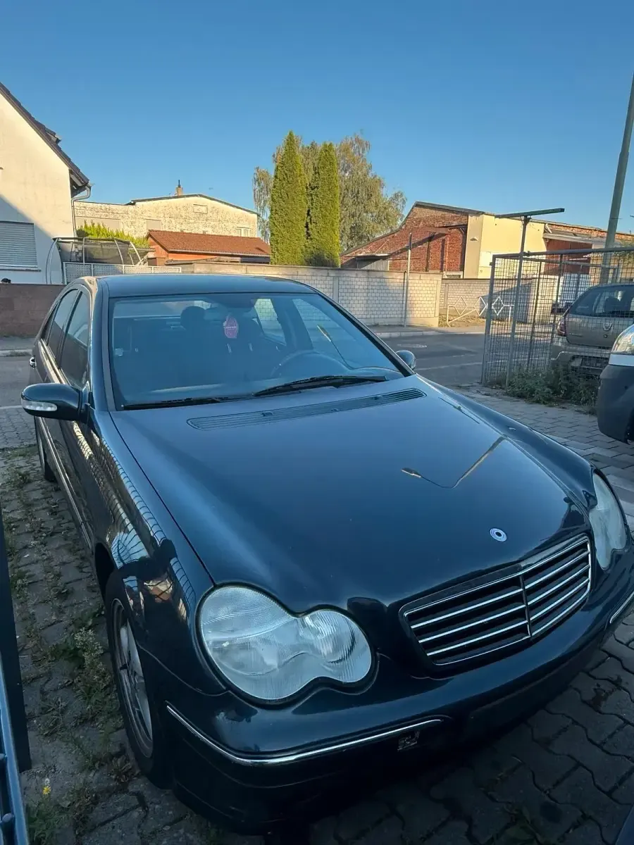 Gebraucht Mercedes C200 163 PS (119 kW) 2002 Blau Limousine