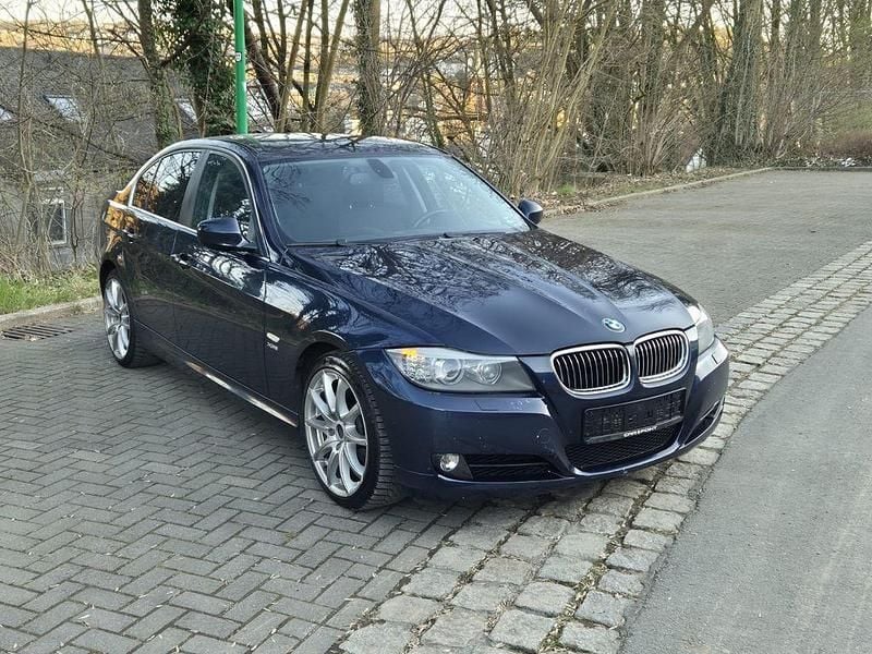 Gebraucht BMW 325 218 PS (160 kW) 2009 Blau Limousine