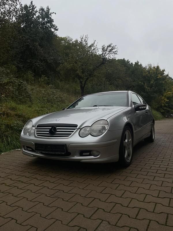 Silber Gebraucht 2003 Mercedes C180 Coupé | 2.799 € (Fairer Preis) - Bild 1/4
