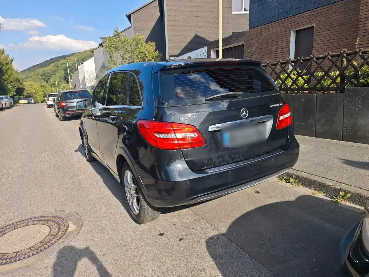Gebraucht Mercedes B200 156 PS (114 kW) 2014 Schwarz Kleinwagen