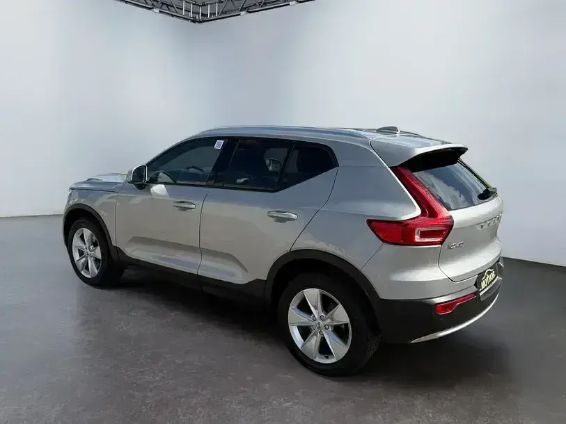Gebraucht Volvo XC40 Core 163 PS (119 kW) 2024 Silver dawn / SUV